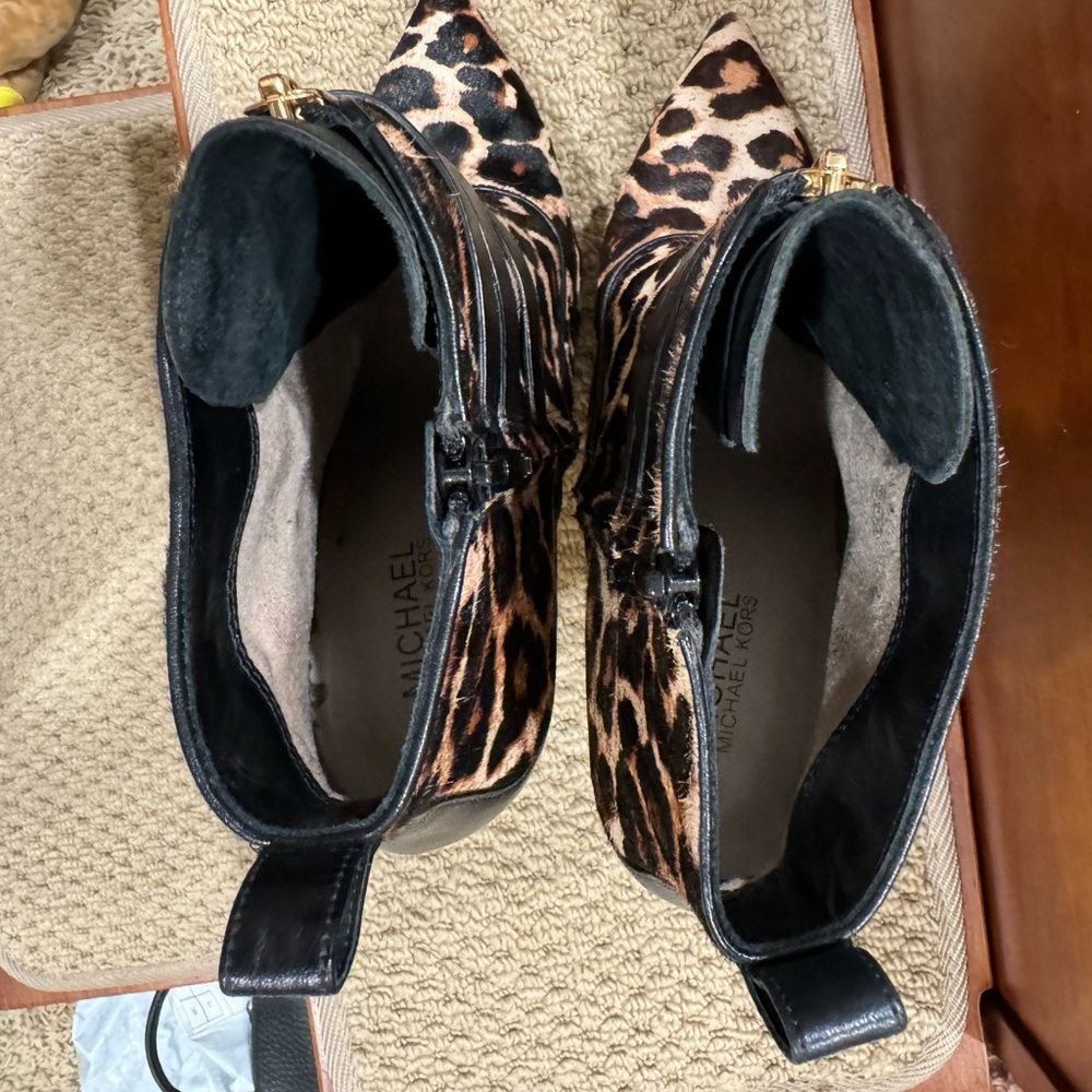 Michael Kors, like new, size 8, leopard ankle booties - Picture 5 of 10